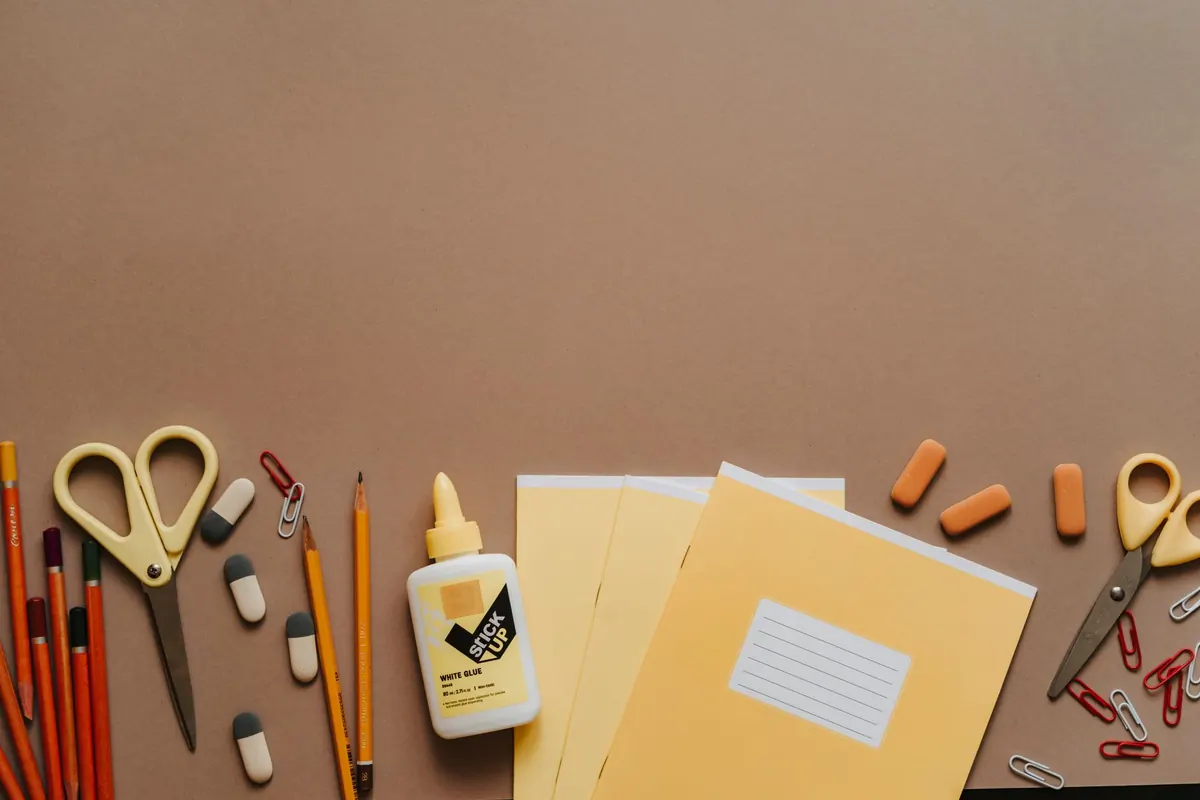 Comparing Craft Glues: Which Adhesive for Your Project?
